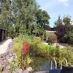 Apartment With Pool Table And Optional Sauna & Hot Tub Zwaanshoek