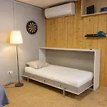 Apartment With Pool Table And Optional Sauna & Hot Tub Zwaanshoek