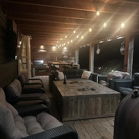 With Pool Table And Optional Sauna & Hot Tub Lejlighed Zwaanshoek