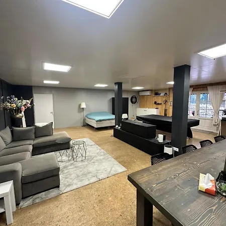 With Pool Table And Optional Sauna & Hot Tub Lejlighed