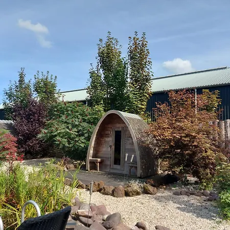 With Pool Table And Optional Sauna & Hot Tub Appartement