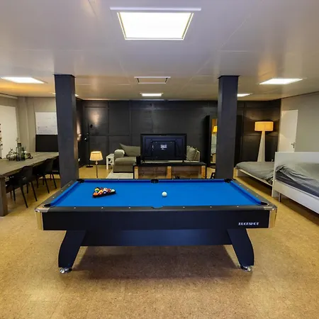 With Pool Table And Optional Sauna & Hot Tub Lejlighed *