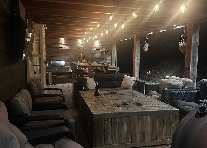 With Pool Table And Optional Sauna & Hot Tub Appartement Zwaanshoek