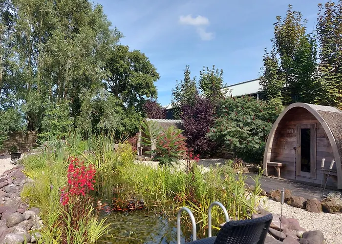 With Pool Table And Optional Sauna & Hot Tub Appartement *