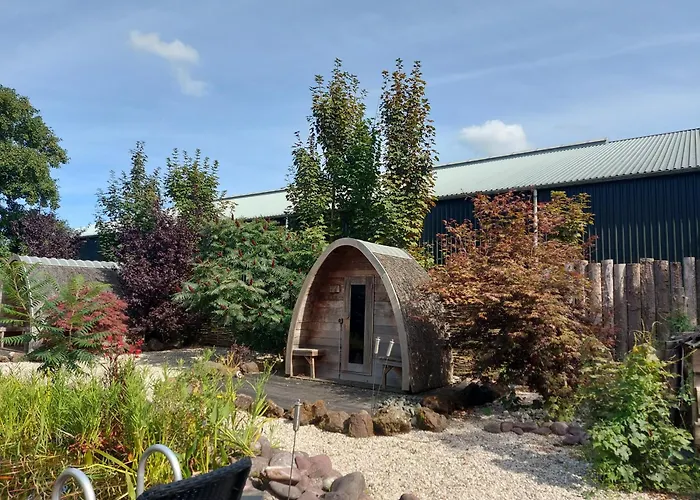 With Pool Table And Optional Sauna & Hot Tub Lejlighed