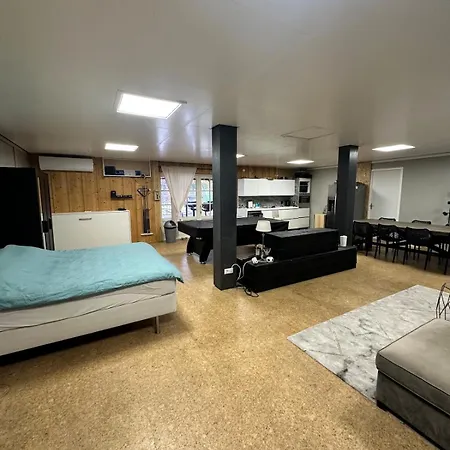 With Pool Table And Optional Sauna & Hot Tub דירה Zwaanshoek