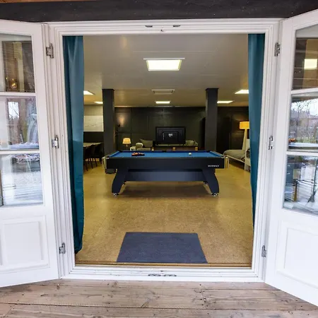 דירה With Pool Table And Optional Sauna & Hot Tub *
