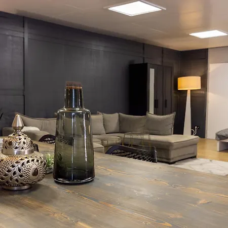 דירה With Pool Table And Optional Sauna & Hot Tub